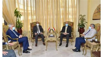 وزير الطيران يبحث تعزيز التعاون مع 