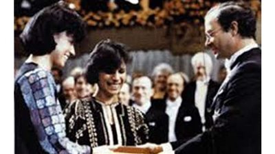 فاطمة وأم كلثوم تتسلمان جائزة نوبل في ستوكهولم