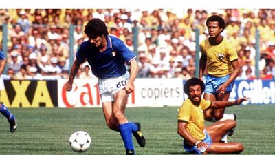 وداعا قاهر البرازيل.. وفاة أسطورة كرة القدم الإيطالية باولو روسي عن 64 عامًا