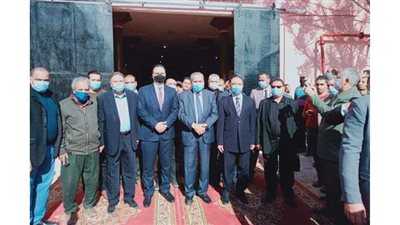 وزير التموين والمحافظة يتفقدان مخزن النشا والخميرة فى الإسكندرية