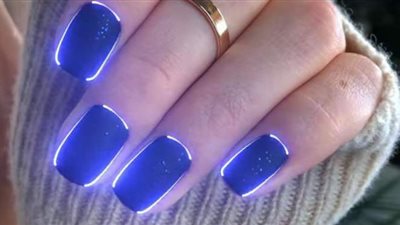 آخر صيحات طلاء الأظافر المضيئة.. موضة ليلة رأس السنة | صور