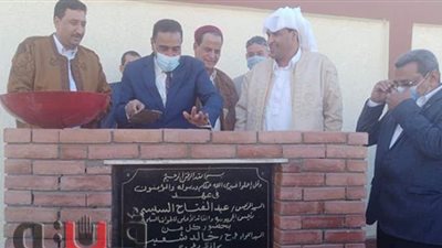 محافظ مطروح يضع حجر أساس كوبري وممشي السلام | صور