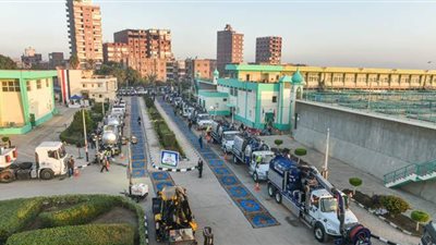 رئيس القابضة للمياه يتفقد معدات وسيارات التعامل مع الأمطار بشركة الجيزة