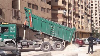 رفع إشغالات وإصلاح ماسورة مكسورة ورصف شارع ترعة الزمر بالعمرانية