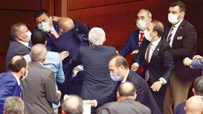 عراك بالأيدي داخل البرلمان التركي