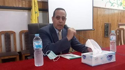 محافظ شمال سيناء يشدد على الاهتمام بالشباب وتوفير فرص عمل لهم