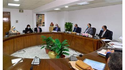 محافظ أسيوط يشهد إجراء مقابلات شخصية لاختيار قيادات لشغل وظائف قيادية بالمحافظة