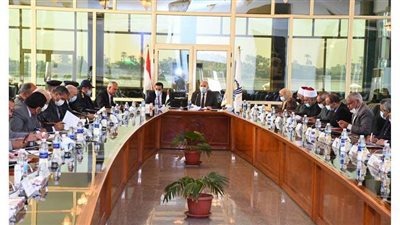 محافظ قنا يناقش ملف التصالح والخطة الاستثمارية في اجتماع المجلس التنفيذي