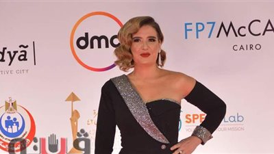 هنا شيحة تتألق بالأسود في ختام مهرجان القاهرة السينمائي الدولي | فيديو وصور