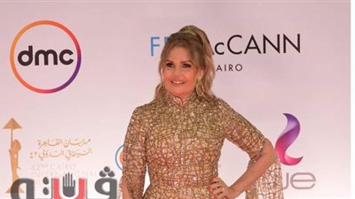 يسرا تتألق بإطلالة ذهبية في ختام مهرجان القاهرة السينمائي | فيديو