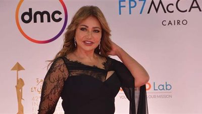 5 فنانات تألقن بالأسود في حفل ختام مهرجان القاهرة السينمائي