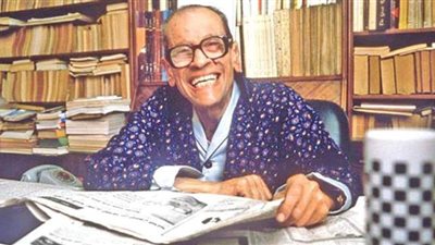 السياسة والصراع بين الأدب والفلسفة.. 6 محطات في مشوار نجيب محفوظ