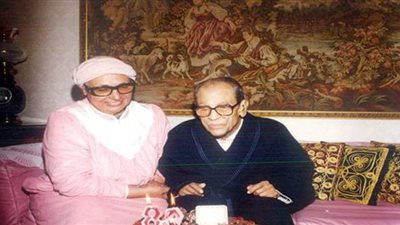 فى ذكرى ميلاده.. تعرف على سر رفض نجيب محفوظ دراسة ابنته للباليه