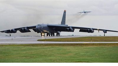 واشنطن تستعرض قوتها أمام طهران بقاذفات بي 52