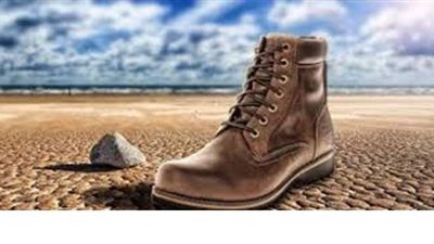 تفسير حلم ضياع الحذاء في المنام وعلاقته بخسارة الأموال والإصابة بالأمراض