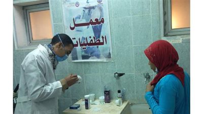 الكشف على 844 حالة خلال القافلة الطبية بمركز نقادة في قنا | صور