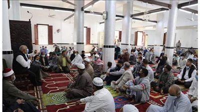 محافظ الوادي الجديد يعقد لقاء جماهيريا مع أهالي الراشدة