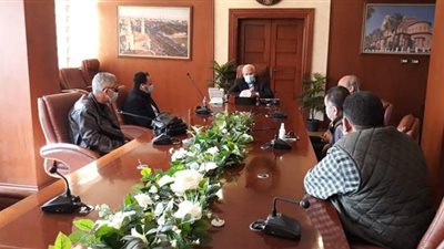 محافظ بورسعيد يتابع آخر مستجدات العمل في تطوير الطرق | صور