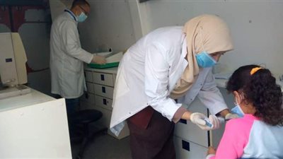الكشف على 1281 مريضا خلال قافلة علاجية مجانية بالبحيرة