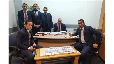 ضبط أقراص مخدرة ومنشطات جنسية بحوزة راكب في مطار القاهرة