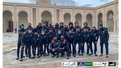لاعبو منتخب الشباب يؤدون صلاة الجمعة بمسجد مالك بن أنس بقرطاج | صور