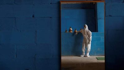 فرنسا تسجل أكثر من 13 ألف إصابة و627 وفاة جديدة بكورونا