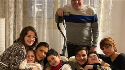 أصالة رفقة طليقها أيمن الذهبي وابنتهما شام | صورة