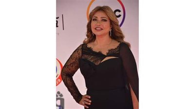 النجمات يتألقن في ختام مهرجان القاهرة السينمائي.. ليلى علوي بالأسود.. رانيا يوسف بفستان شفاف.. وإلهام شاهين تحصد جائزة أفضل ممثلة