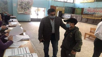 تقسيم الطلاب لمجموعات لتسليم شرائح بيانات التابلت بمدارس بنها