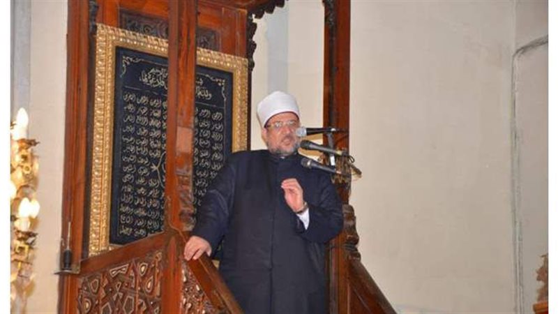 جمعة يلقي الخطبة