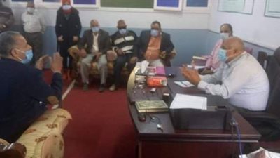 محافظ الوادي الجديد يلتقي مجلس إدارة جمعية السرطان بالداخلة