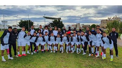 ثلاثي منتخب الشباب يصل تونس بعد تعافيهم من كورونا