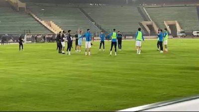 استعدادات لاعبي الزمالك والمقاولون قبل المباراة | فيديو