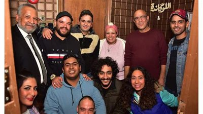 نجوم مسرح مصر يلتقون في كواليس 