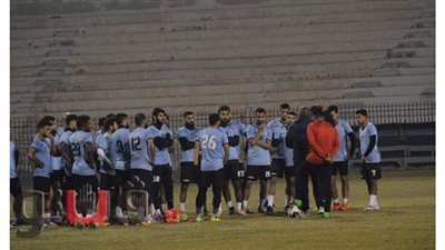 محاضرة فنية تحت الأضواء بالتدريب الأساسي للمحلة قبل مباراة سموحة | صور