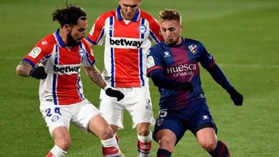 هويسكا يحقق فوزه الأول بالدوري الإسباني على ألافيس 0/1