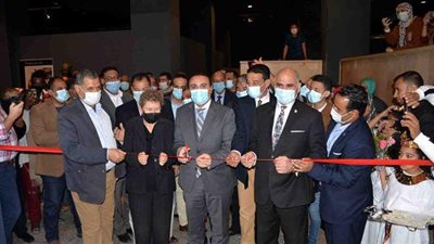 رئيس جامعة الأقصر يشارك في افتتاح معرض المكتشفات الحديثة | صور