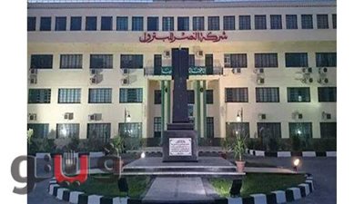 إحالة مسئولين بـ