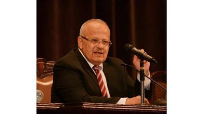 رئيس جامعة القاهرة يعلن عن جائزة جديدة ومكافأة خاصة للأساتذة المتميزين في البحث العلمي