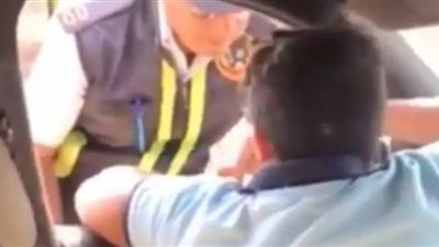 نص التحقيقات في واقعة طفل المرور..الشرطي: 