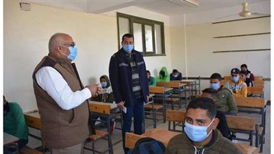 محافظ الوادي الجديد  يتفقد مشروع زراعة نبات الخروع بالفرافرة