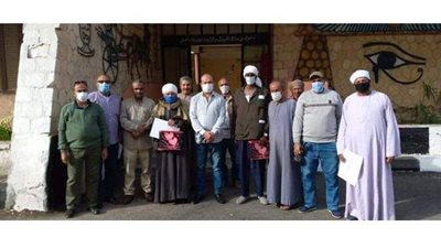 تكريم عاملين بوحدة أرمنت المحلية في الأقصر | صور