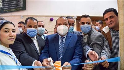 رئيس جامعة بنى سويف يفتتح صالة الألعاب الفردية بكلية الآداب