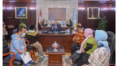 محافظ الإسكندرية يلتقي وفد قصار القامة بالمحافظة للاستماع إلى مطالبهم