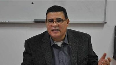 عالم أزهري: بعض شيوخ الفضائيات يفتون دون علم | فيديو