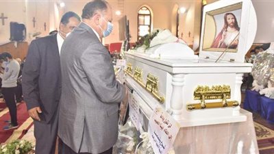محافظ أسيوط يشارك في تشييع جثمان راعي الكنيسة الإنجيلية الأولى | صور