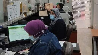 حي وسط الإسكندرية يوفر ٢٥٠٠ كمامة للمواطنين أثناء صرف المعاشات