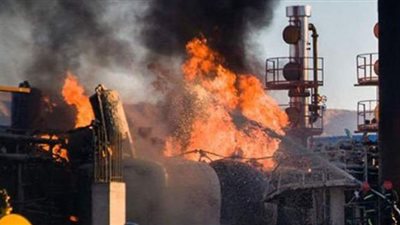 السلطات الإيرانية تحاول إخماد حريق غرب البلاد بعد تسرب نفطي