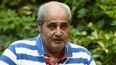 أسرة نبيل فاروق تتلقى عزاءه في التجمع الخامس | صور