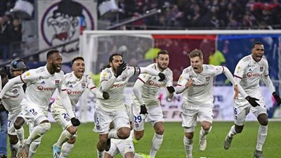 ليون يحسم قمة الدوري الفرنسي بالفوز على باريس سان جيرمان 0/1